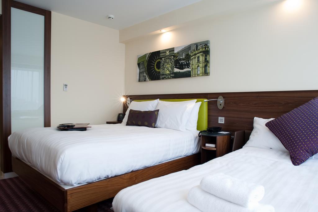 Premier Inn Derby River Lights Room photo